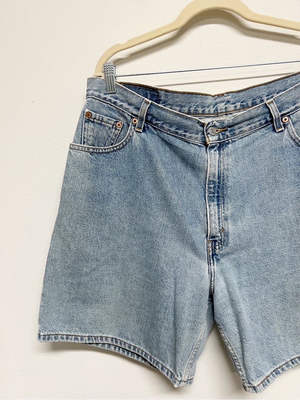 Levis Womens Vintage 90s Y2K Light Wash Classic Denim Baggy Mom Shorts Size 18 - Picture 2 of 9